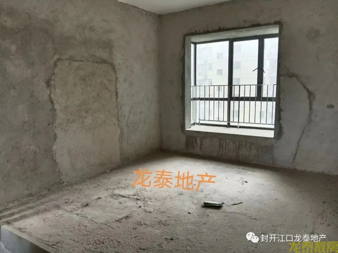 香槟一号电梯8楼毛坯4房