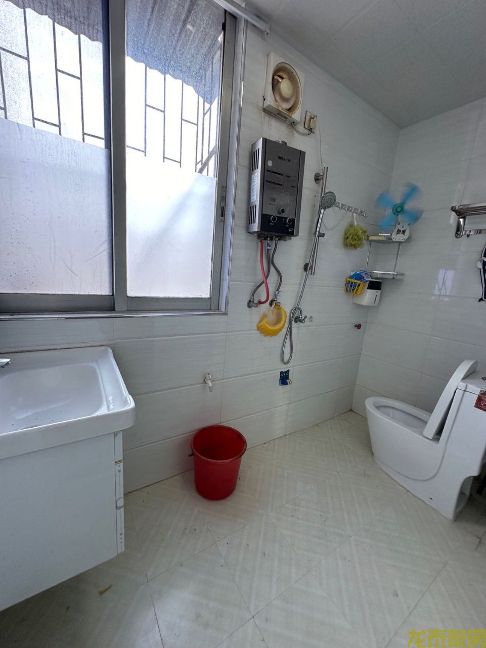 老城区 一小门口附近6楼