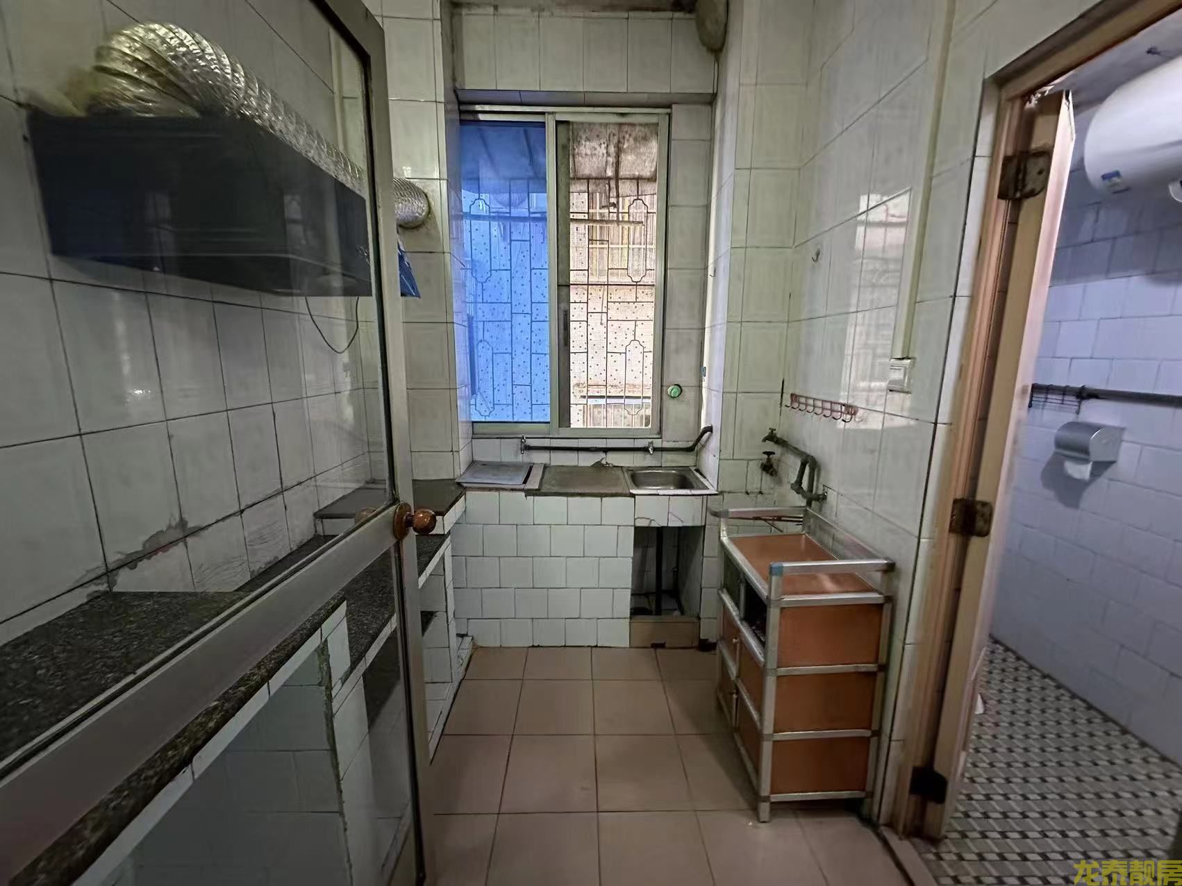 老城区大塘步梯四楼