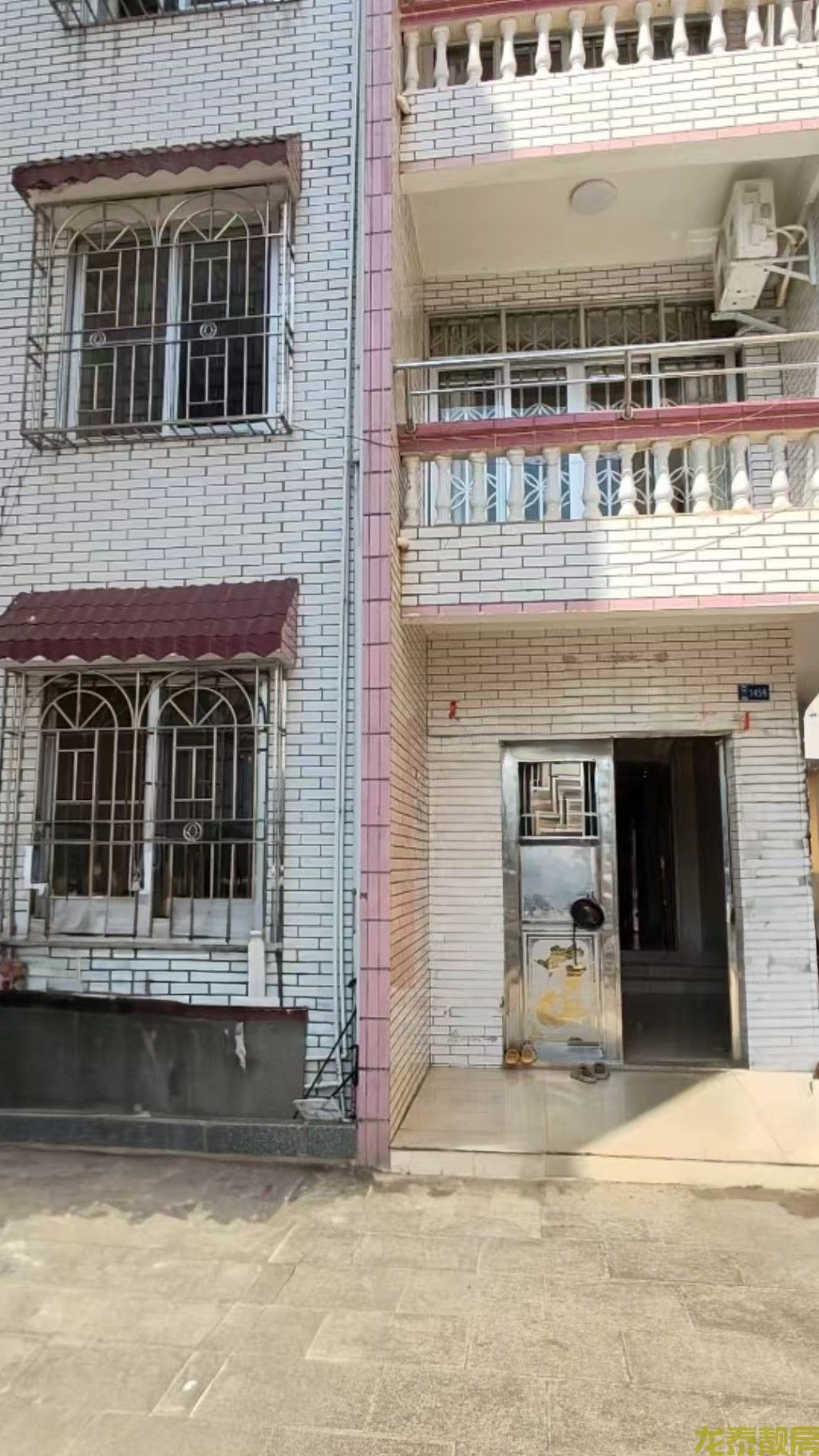 江口城区三层半自建房带前后花园