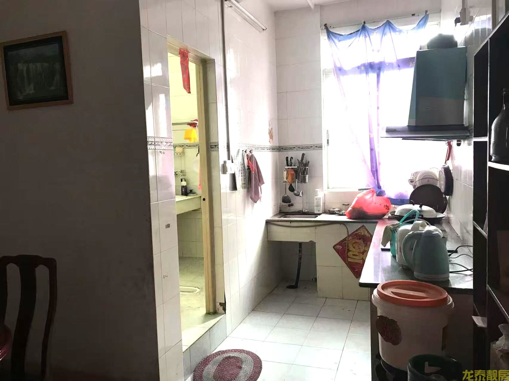 中心市场附近步梯7楼