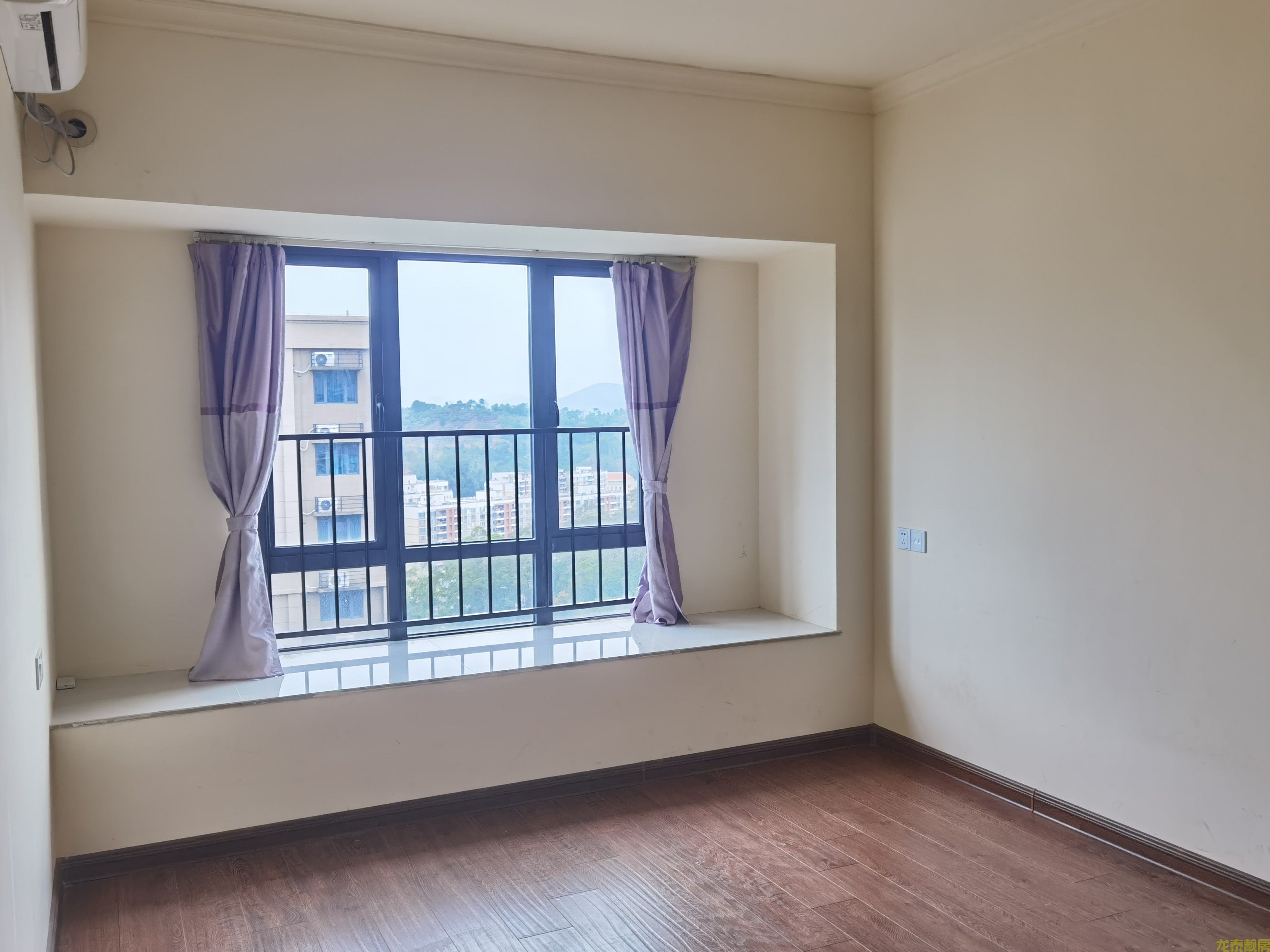 豪园一梯一户南北对流精四房高楼层