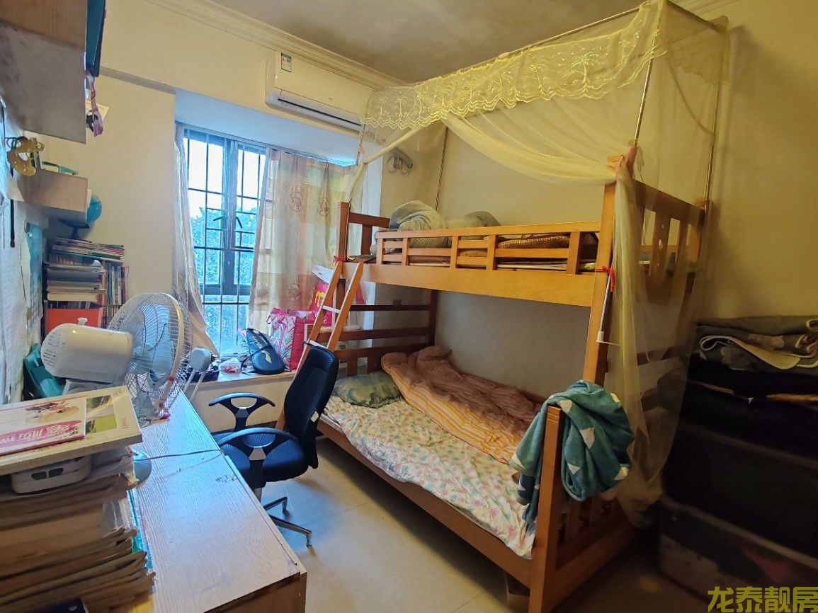 香槟壹号电梯南北对流精装三房送家私家电