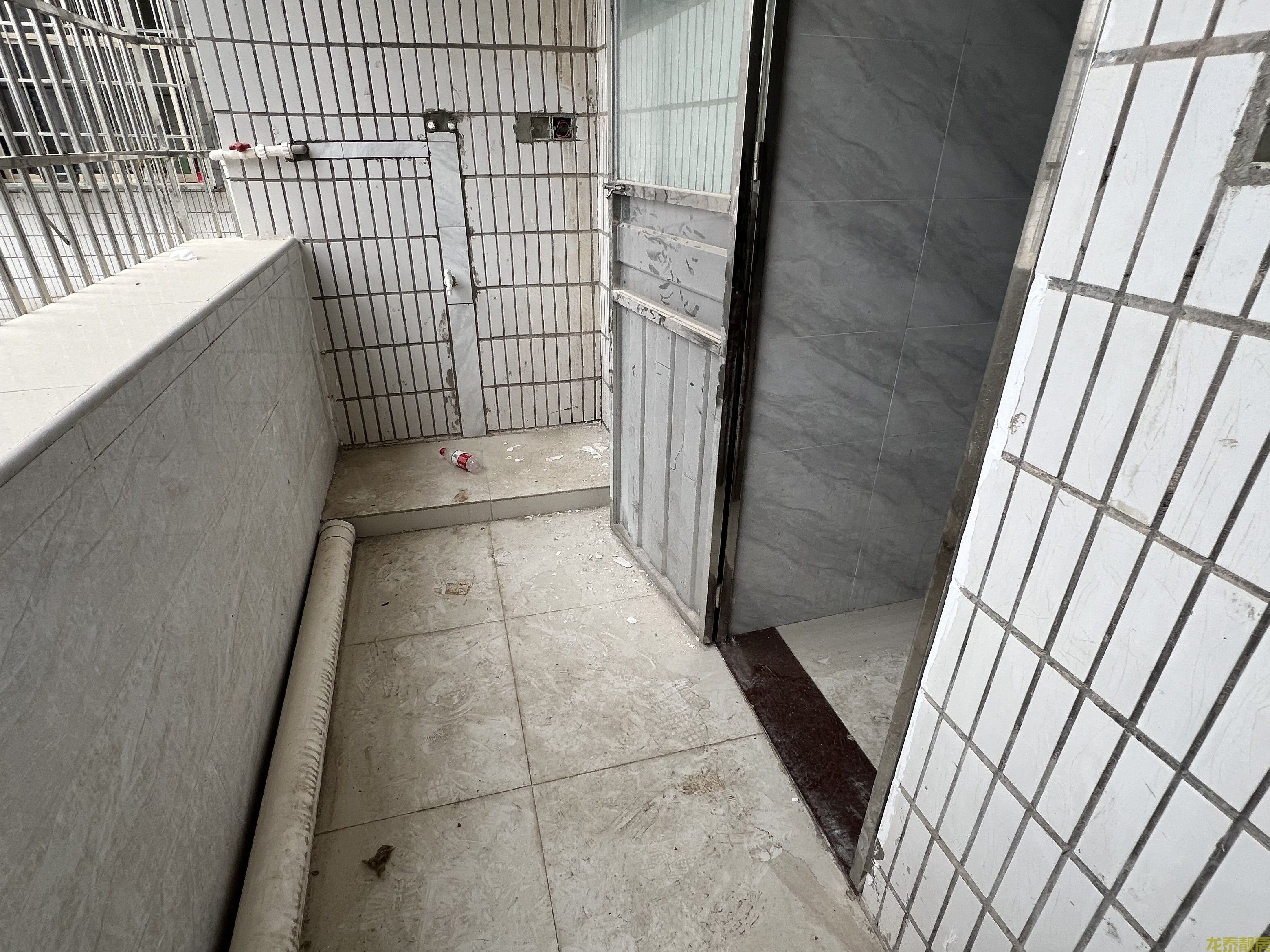 封川车站旁.步梯6楼4房，全新精装，即买即入住