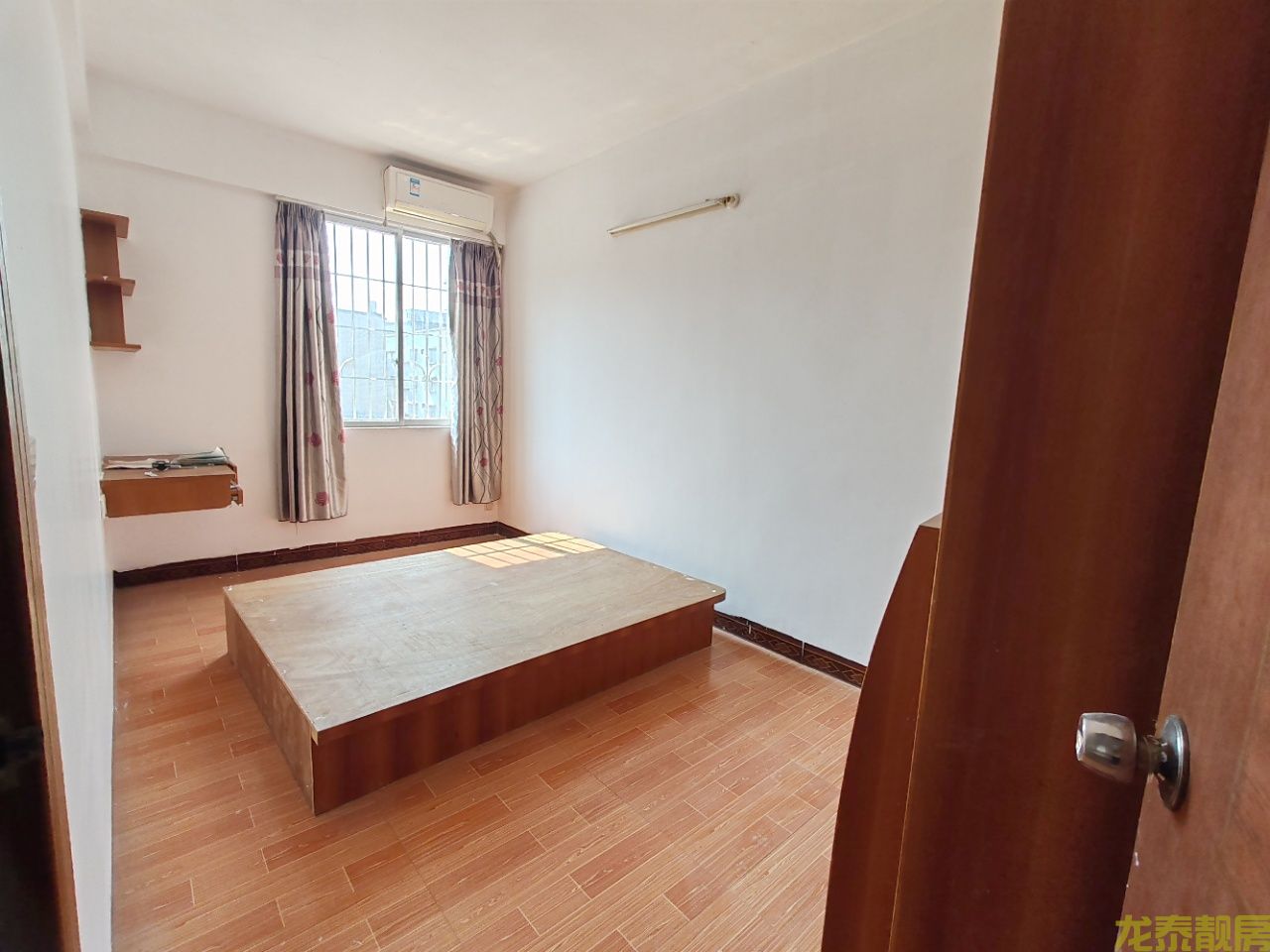 老城区核心地段，130平大四房两厅诚意出售