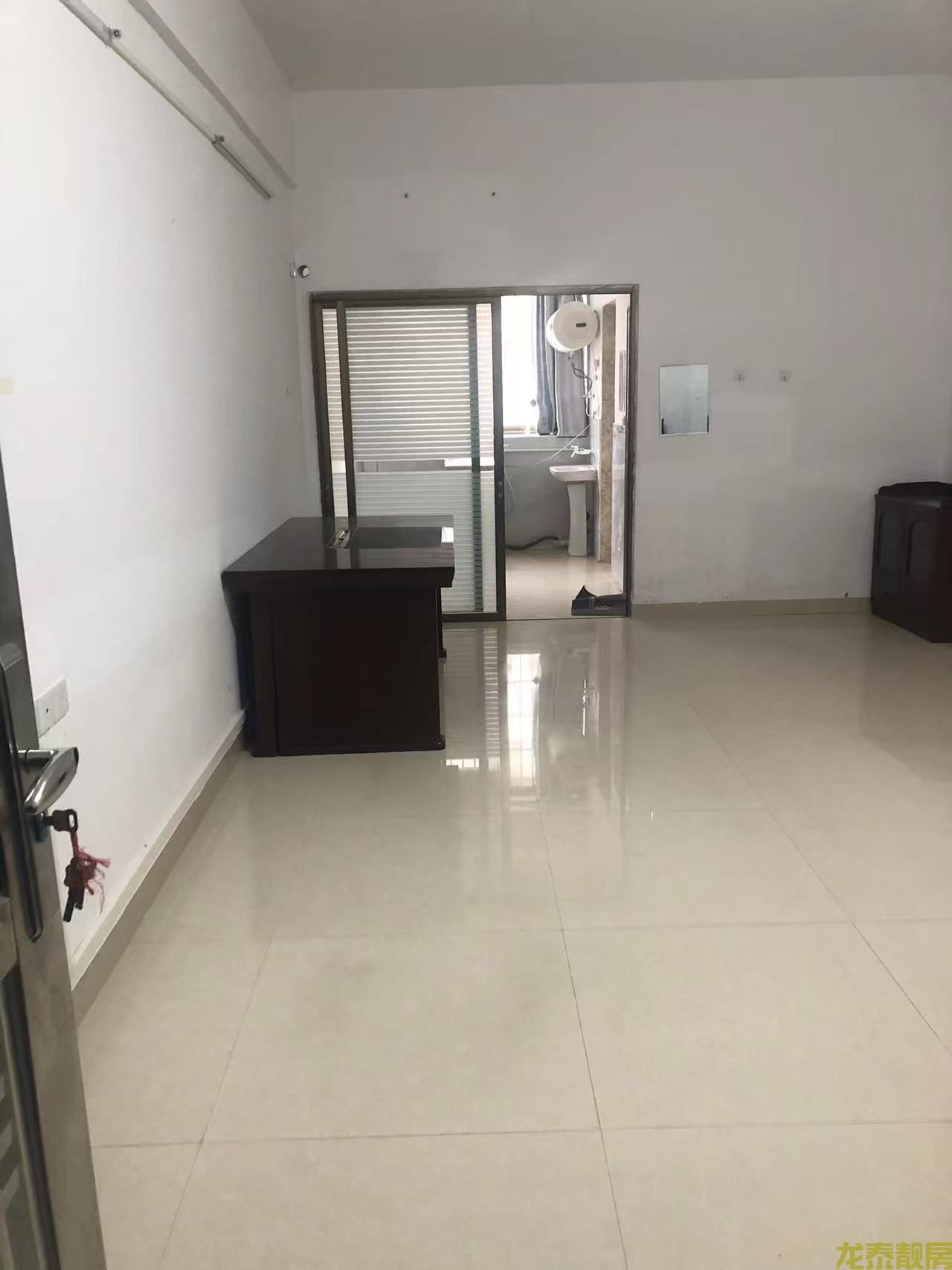 人才公寓单间带租出售